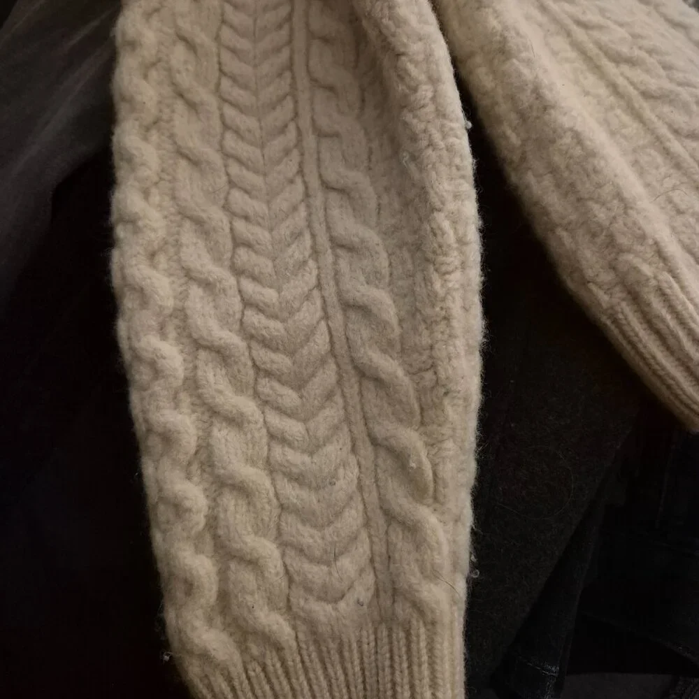 100% Merino Wool Unisex Carraig Donn Cable Knit Crewneck Sweater Made in Ireland - Picture 3 of 3